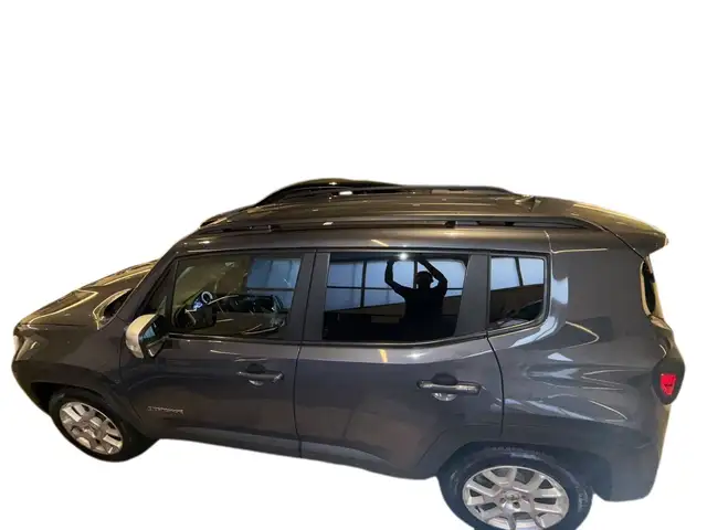 Jeep Renegade view 3