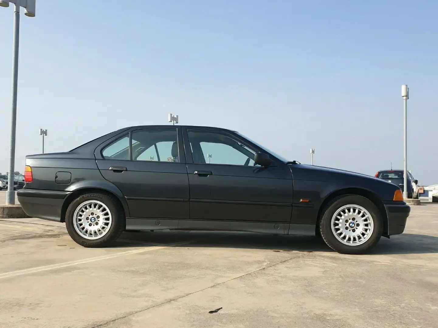 BMW 318 318i gpl clima abs Siyah - 2