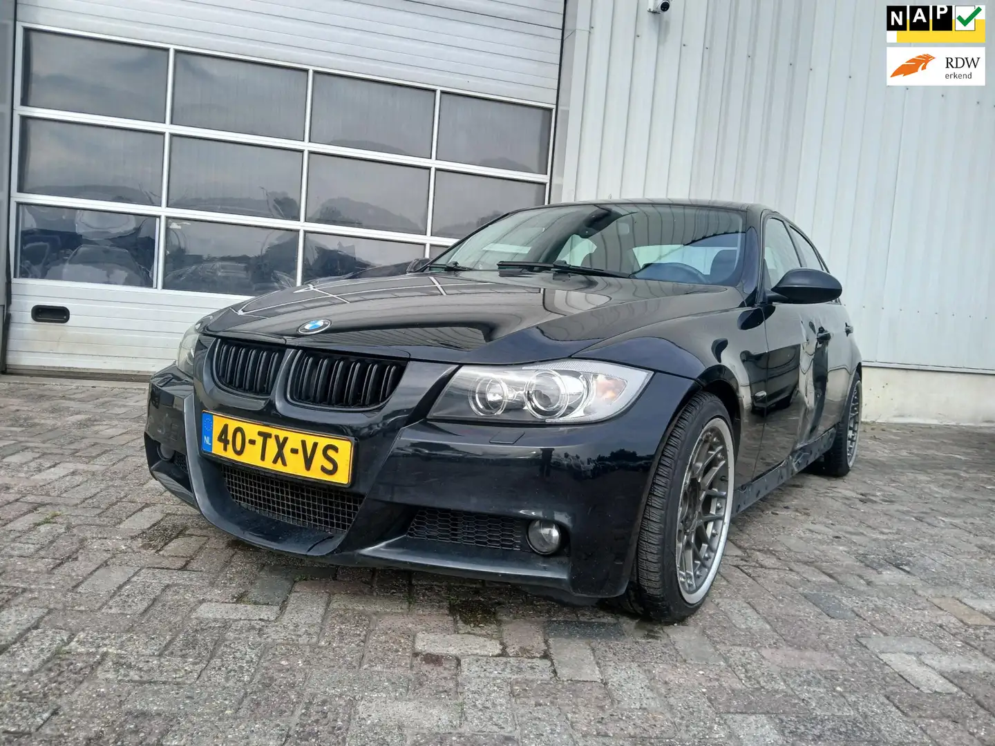 BMW 320 3-serie 320i High Executive - Clima - Cruise - Nav Zwart - 1