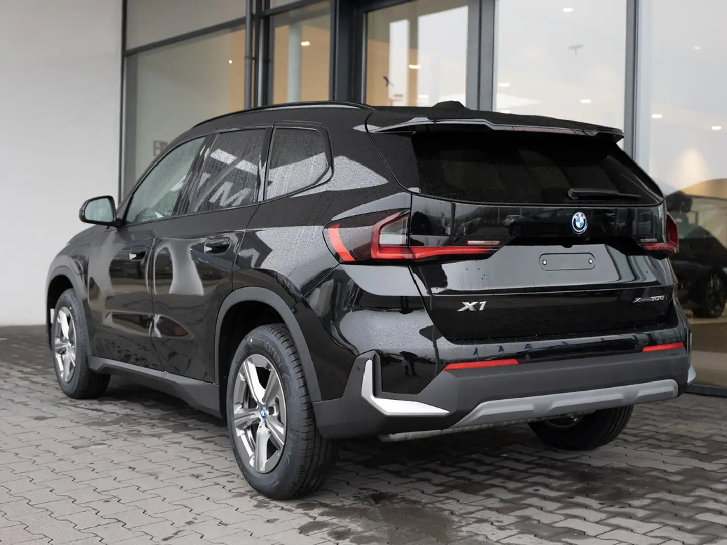 BMW X1 xDrive 30e LED ACC AHK NAVI KAMERA SHZ PDC Černá - 2