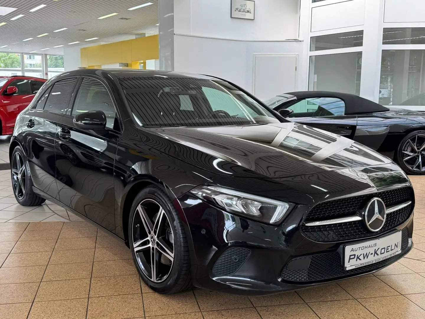 Mercedes-Benz A 220 *PANO*NiGHT*LED*NAVi*DiGiTAL*ToTW*SPuR* Schwarz - 2