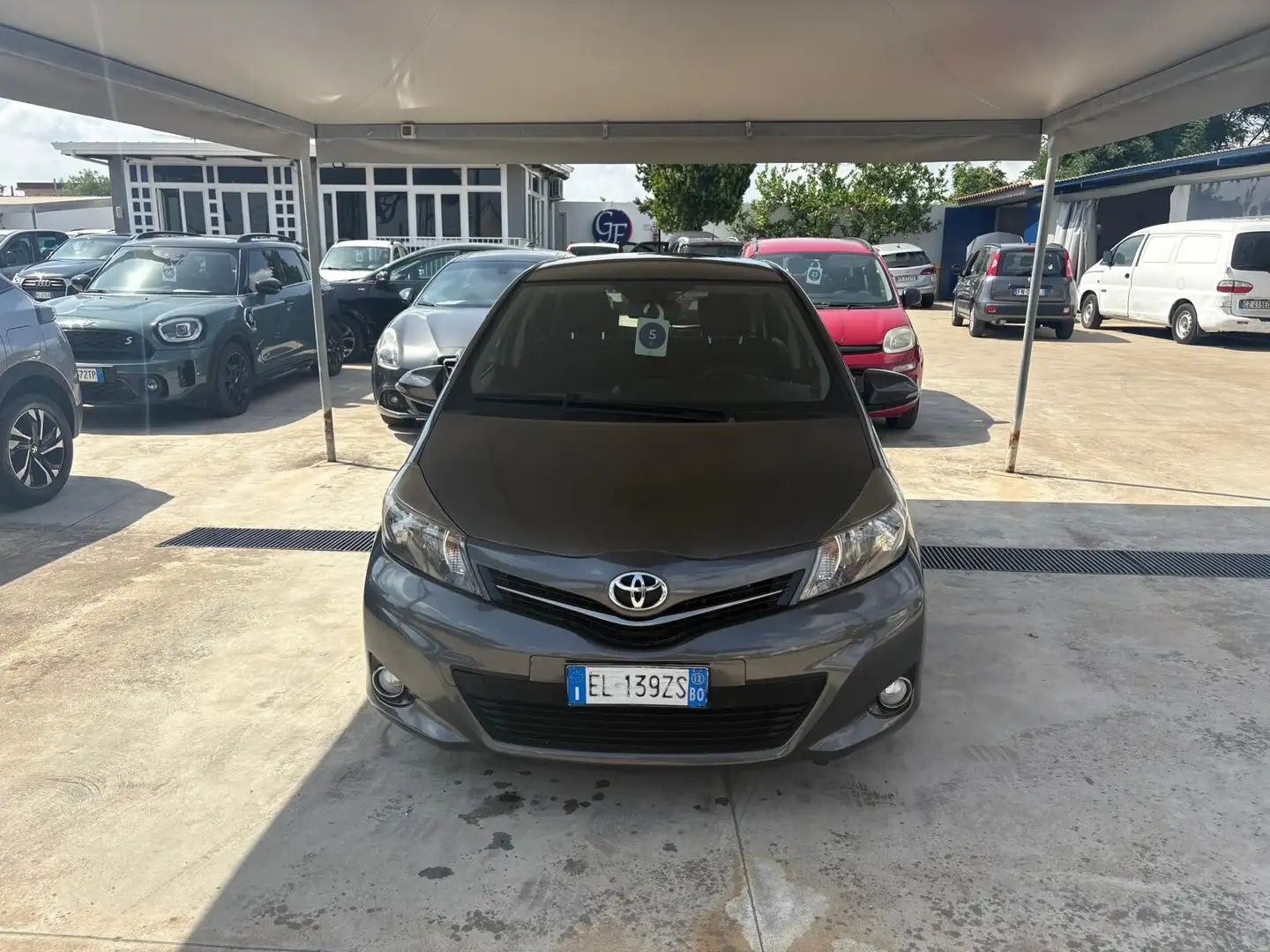 Toyota Yaris Yaris 1.4 D-4D 5 porte Lounge Grigio - 1