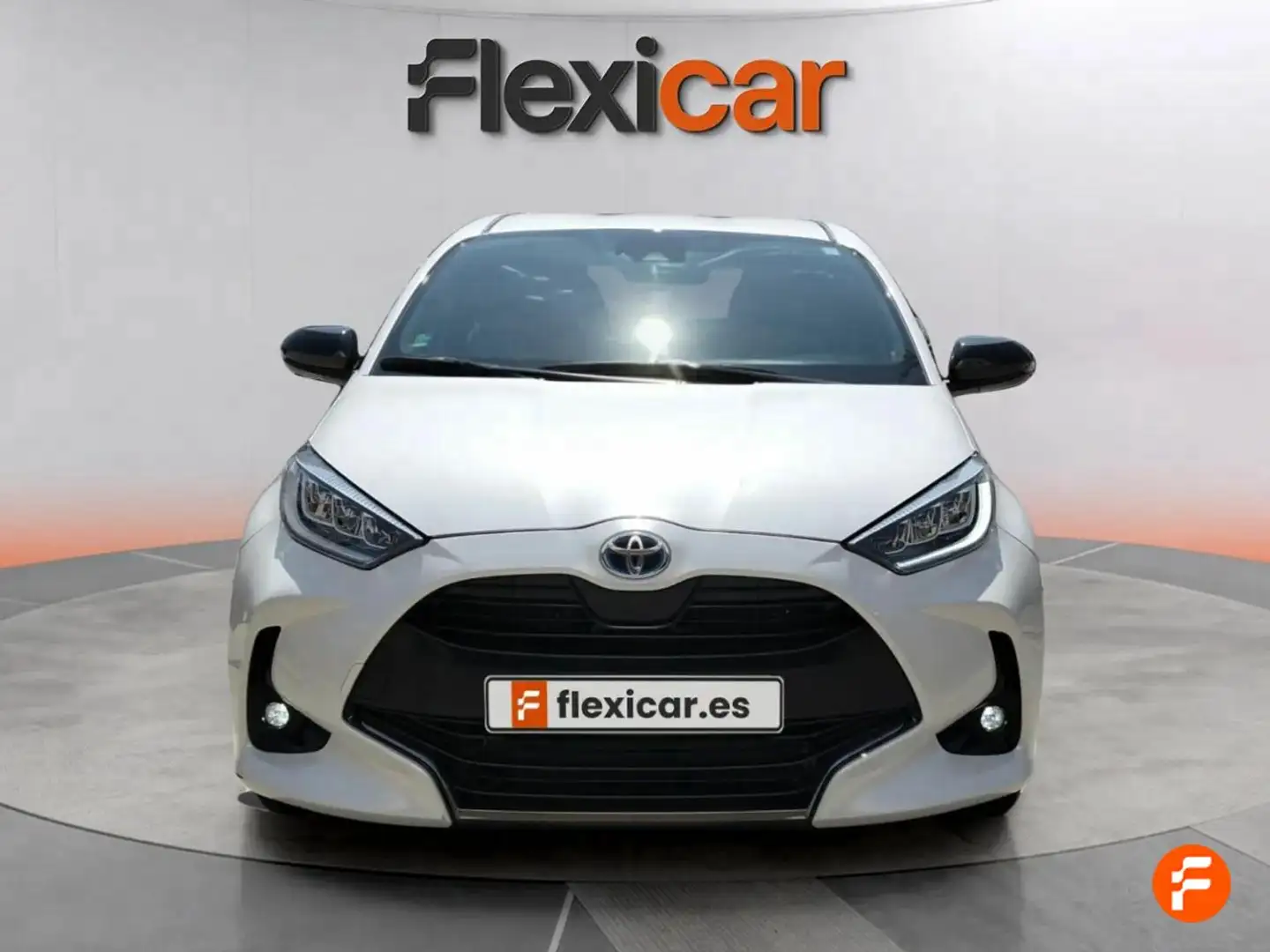 Toyota Yaris 1.5 120H Style Plus Blanco - 2