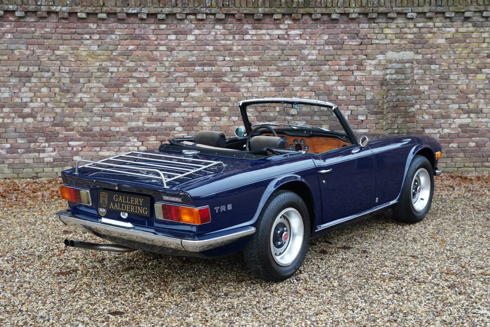 Triumph TR6 PRICE REDUCTION! "Body-off" restored and mechanica Blau - 2