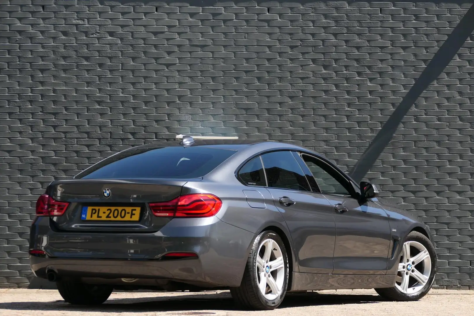 BMW 418 4-serie Gran Coupé 418i Executive Sportline M-Spor Grijs - 2