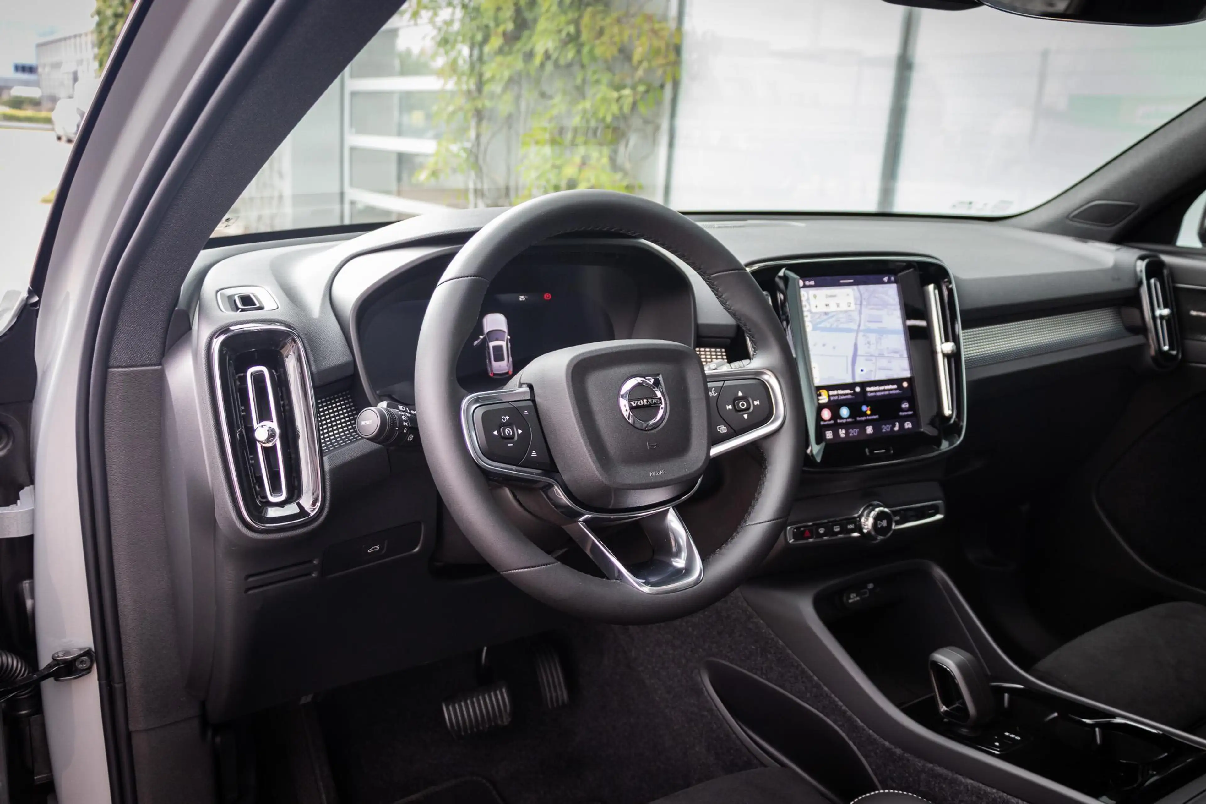 Volvo EX40 Single Motor Ext. Range Ultra Black Edition | Euro — photo 6