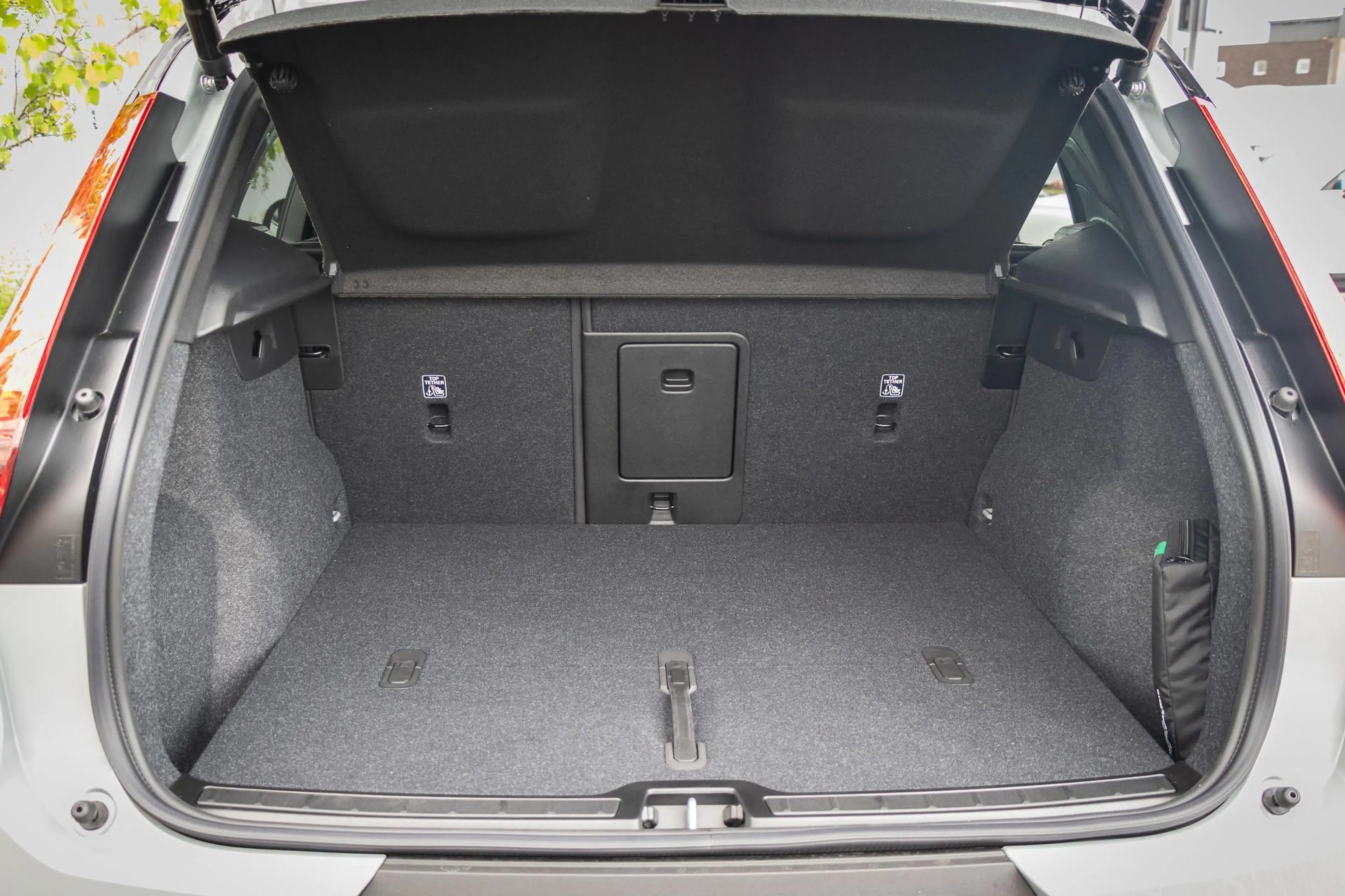 Volvo EX40 Single Motor Ext. Range Ultra Black Edition | Euro — photo 11