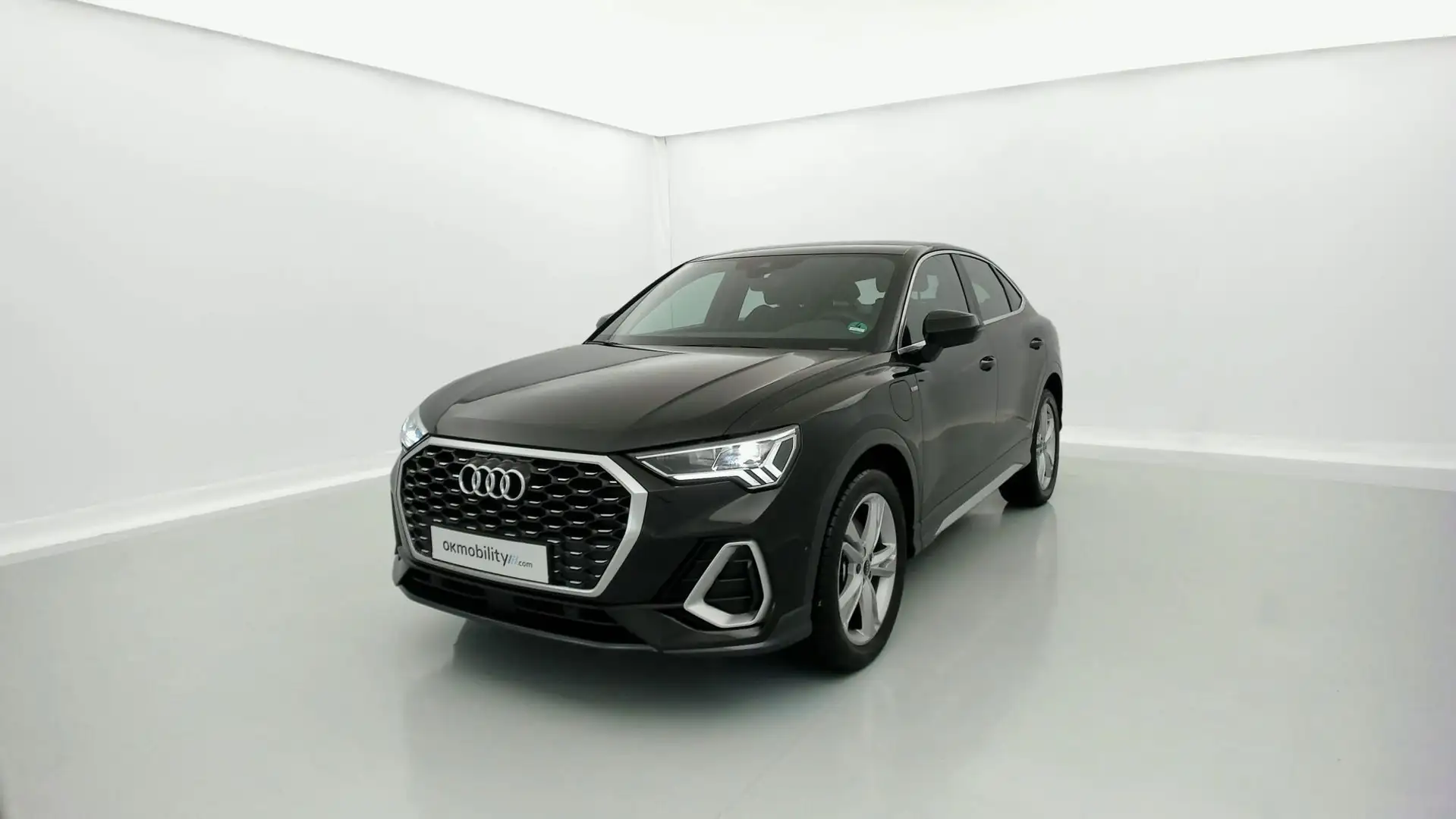 Audi Q3 Sportback 45 TFSIe S line S-tronic Noir - 1