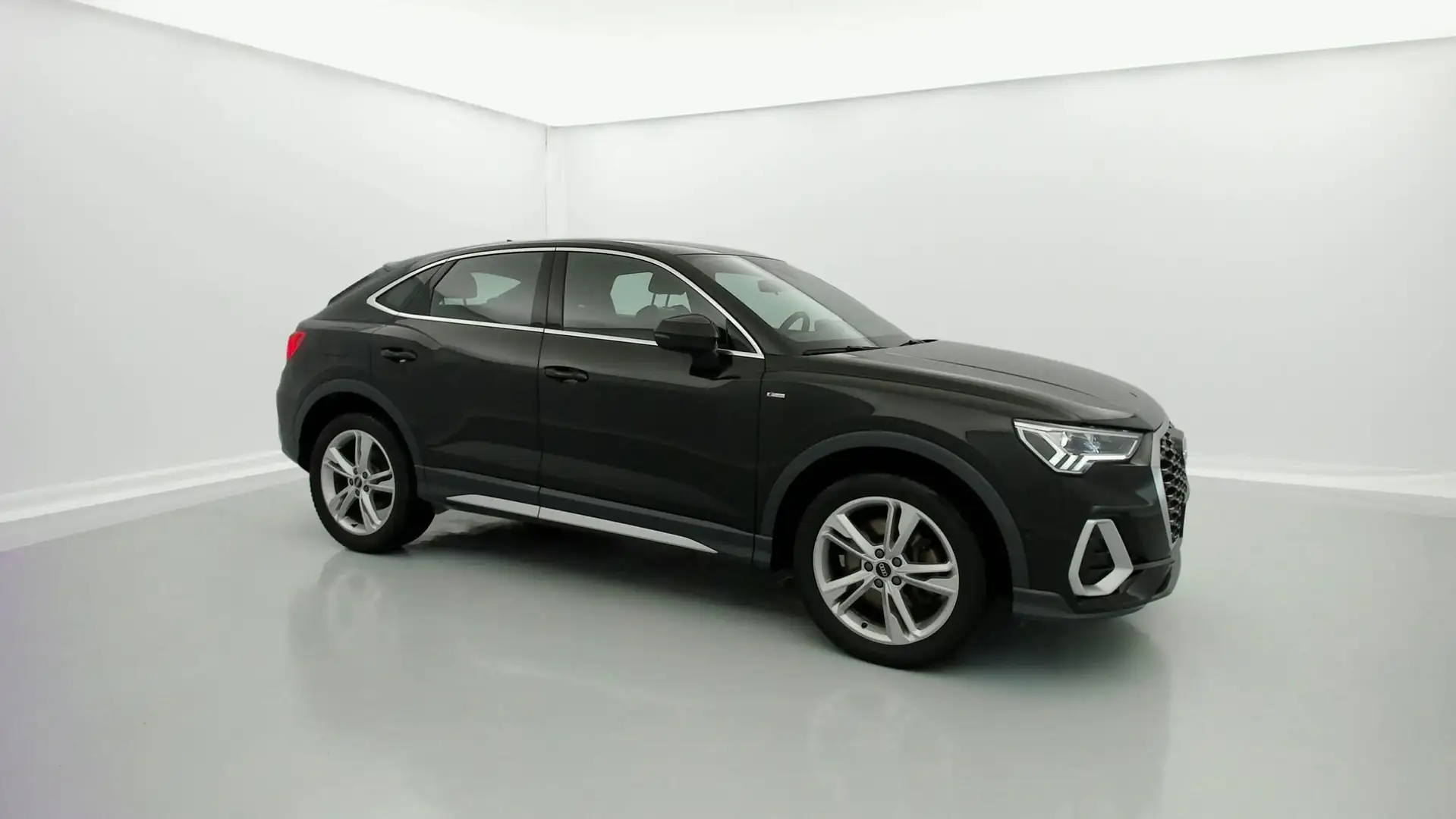 Audi Q3 Sportback 45 TFSIe S line S-tronic Noir - 2