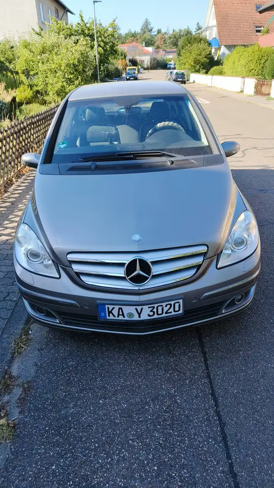 Mercedes-Benz B 200
