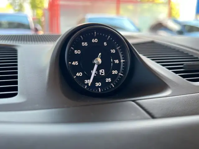 Porsche Cayenne view 14