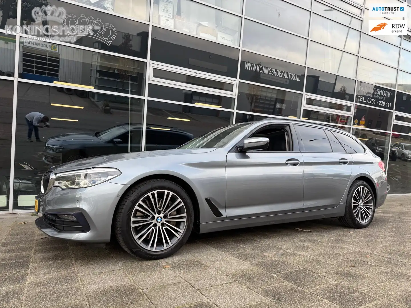 BMW 540 5-serie Touring 540i xDrive High Executive Grau - 1