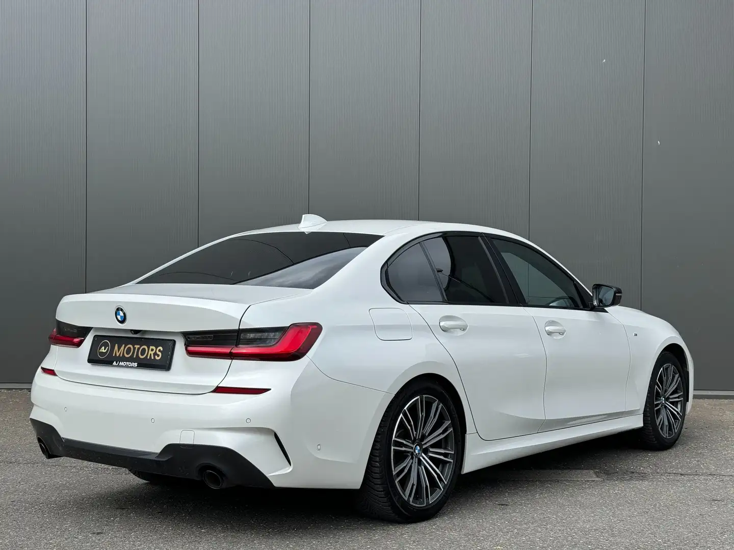 BMW 318 dA 136cv - Boite Auto. - Pack M - Cockpit - Camera Blanc - 2