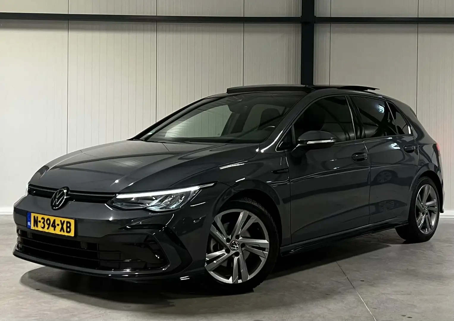 Volkswagen Golf 1.5 eTSI R-Line Pano Virtual Sfeer Carplay Grijs - 1