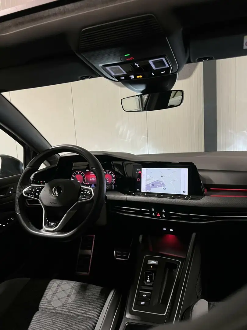 Volkswagen Golf 1.5 eTSI R-Line Pano Virtual Sfeer Carplay Grijs - 2
