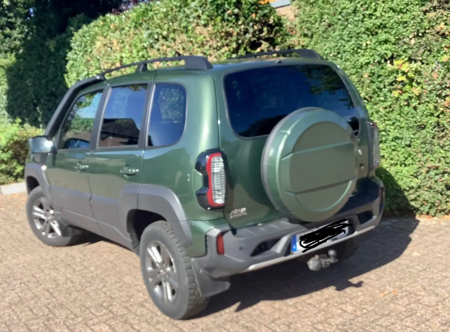 Lada Niva Travel Grün - 2