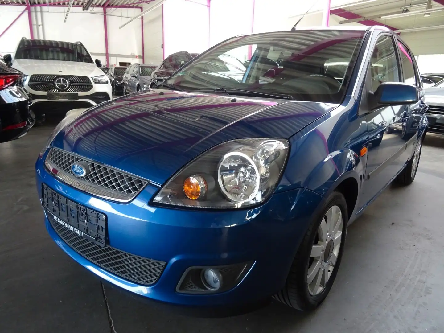 Ford Fiesta Ghia Blau - 1