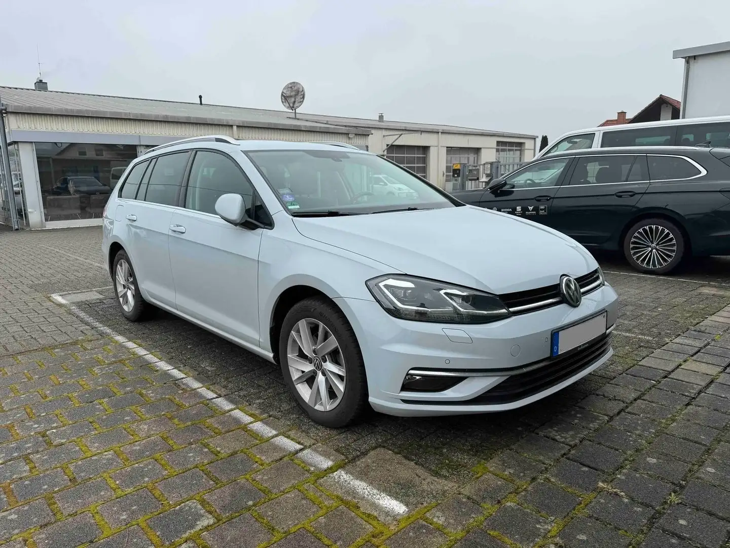 Volkswagen Golf VII Variant Highline 1.5 TSI DSG LED ACC Silber - 1