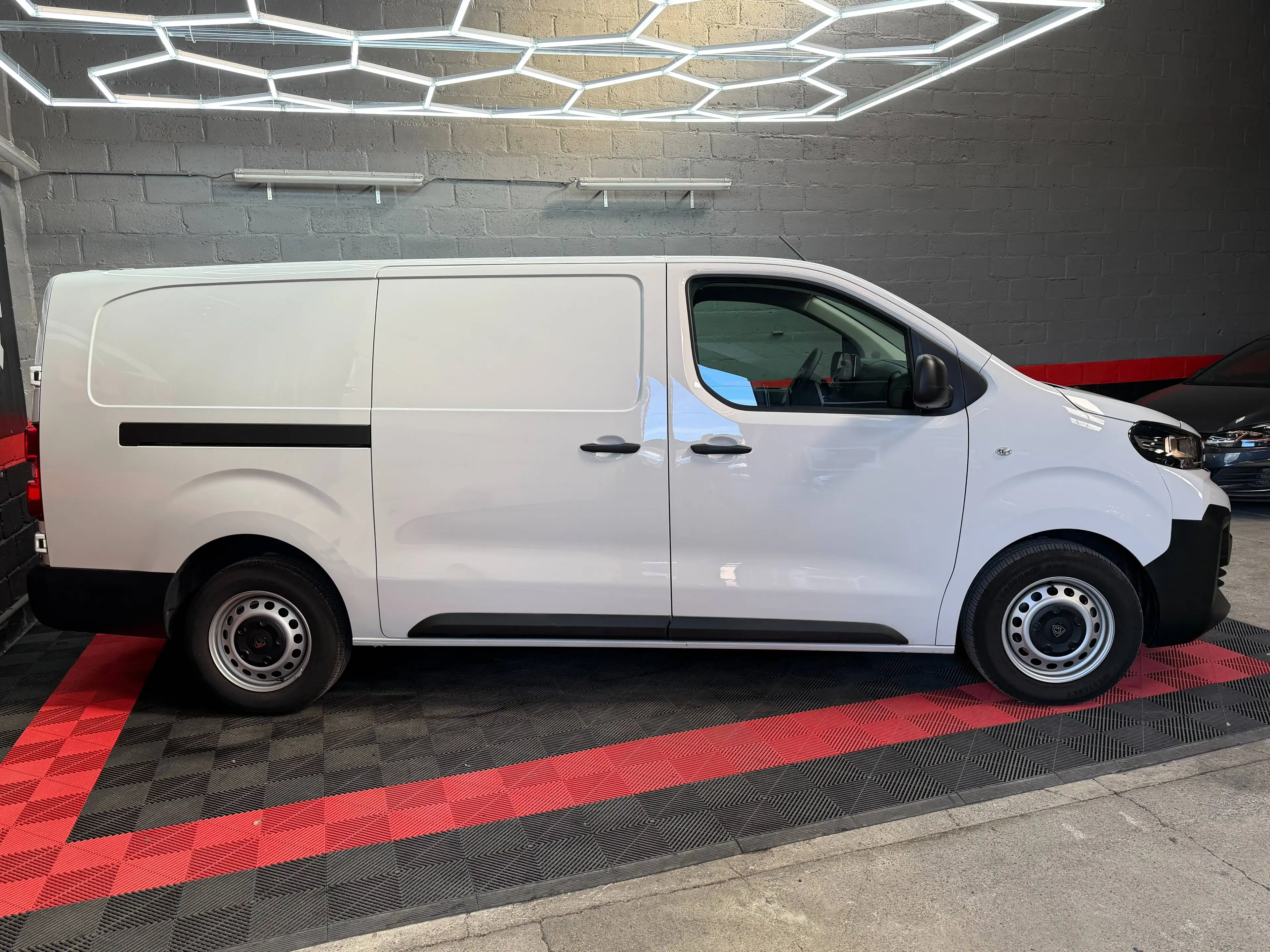 Peugeot Expert Expert 2.2 BlueHDi L3 Long Utility S/S — photo 4