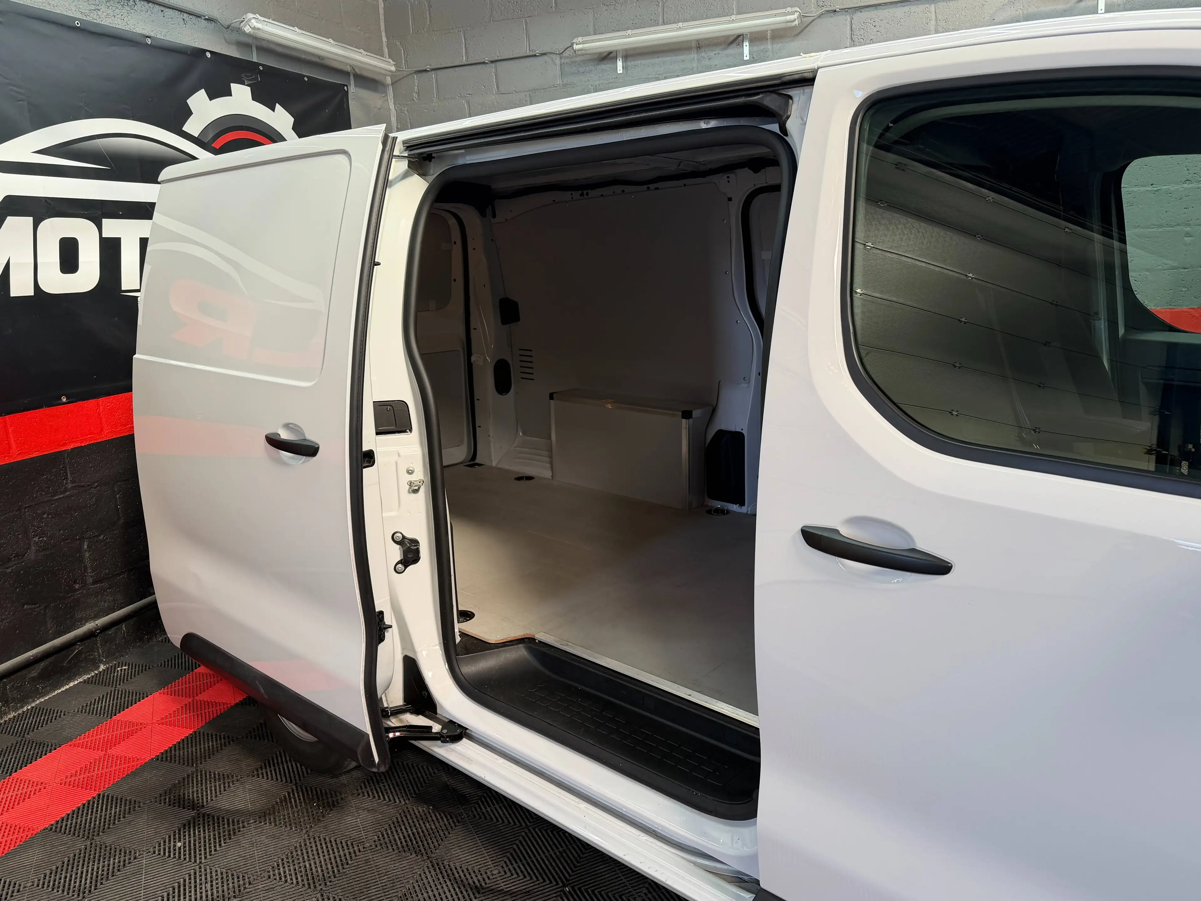 Peugeot Expert Expert 2.2 BlueHDi L3 Long Utility S/S — photo 6