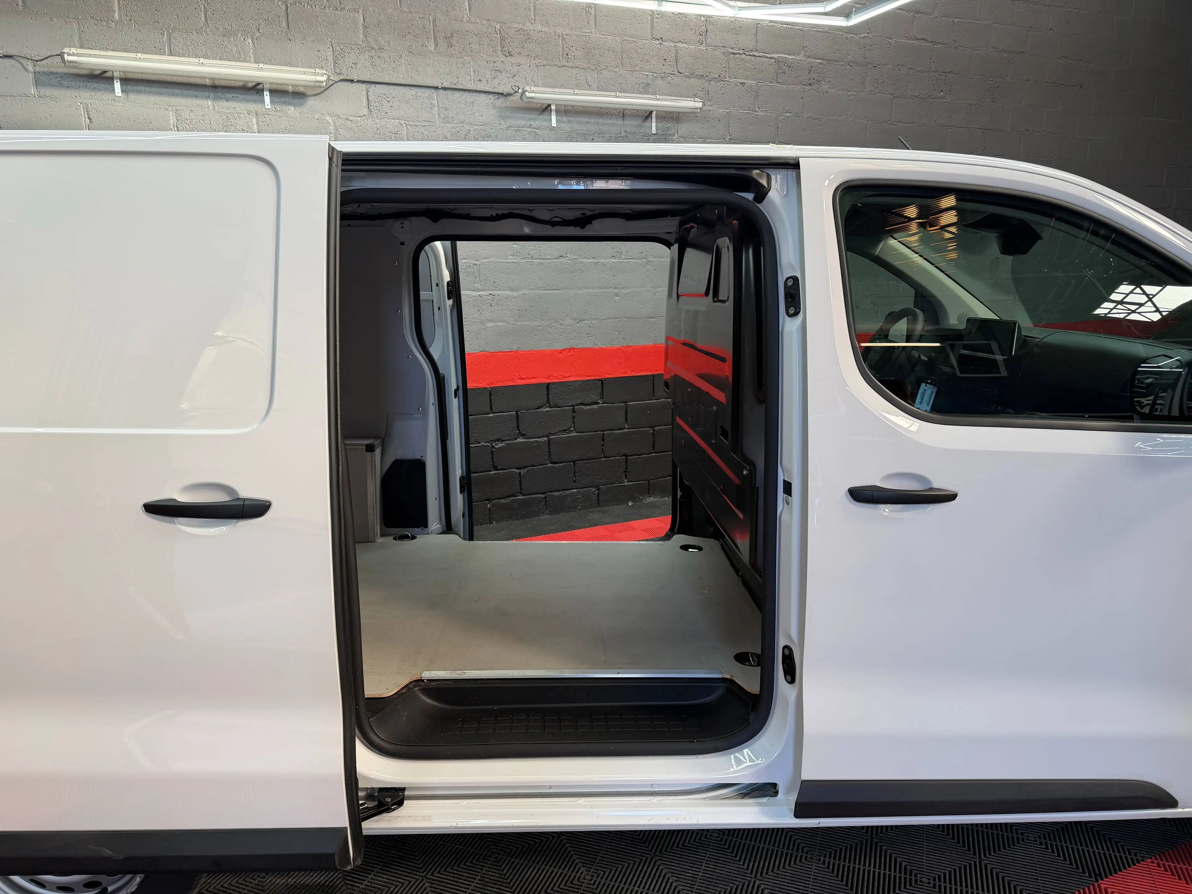 Peugeot Expert Expert 2.2 BlueHDi L3 Long Utility S/S — photo 8