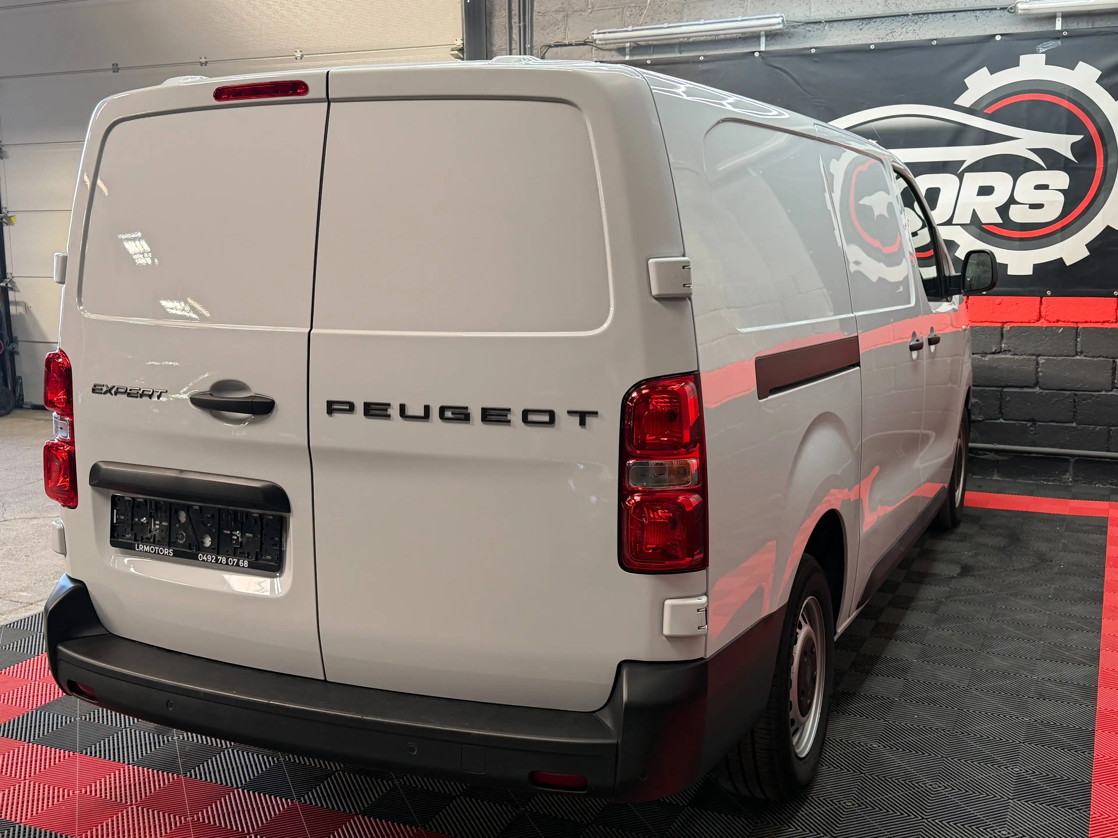 Peugeot Expert Expert 2.2 BlueHDi L3 Long Utility S/S — photo 11