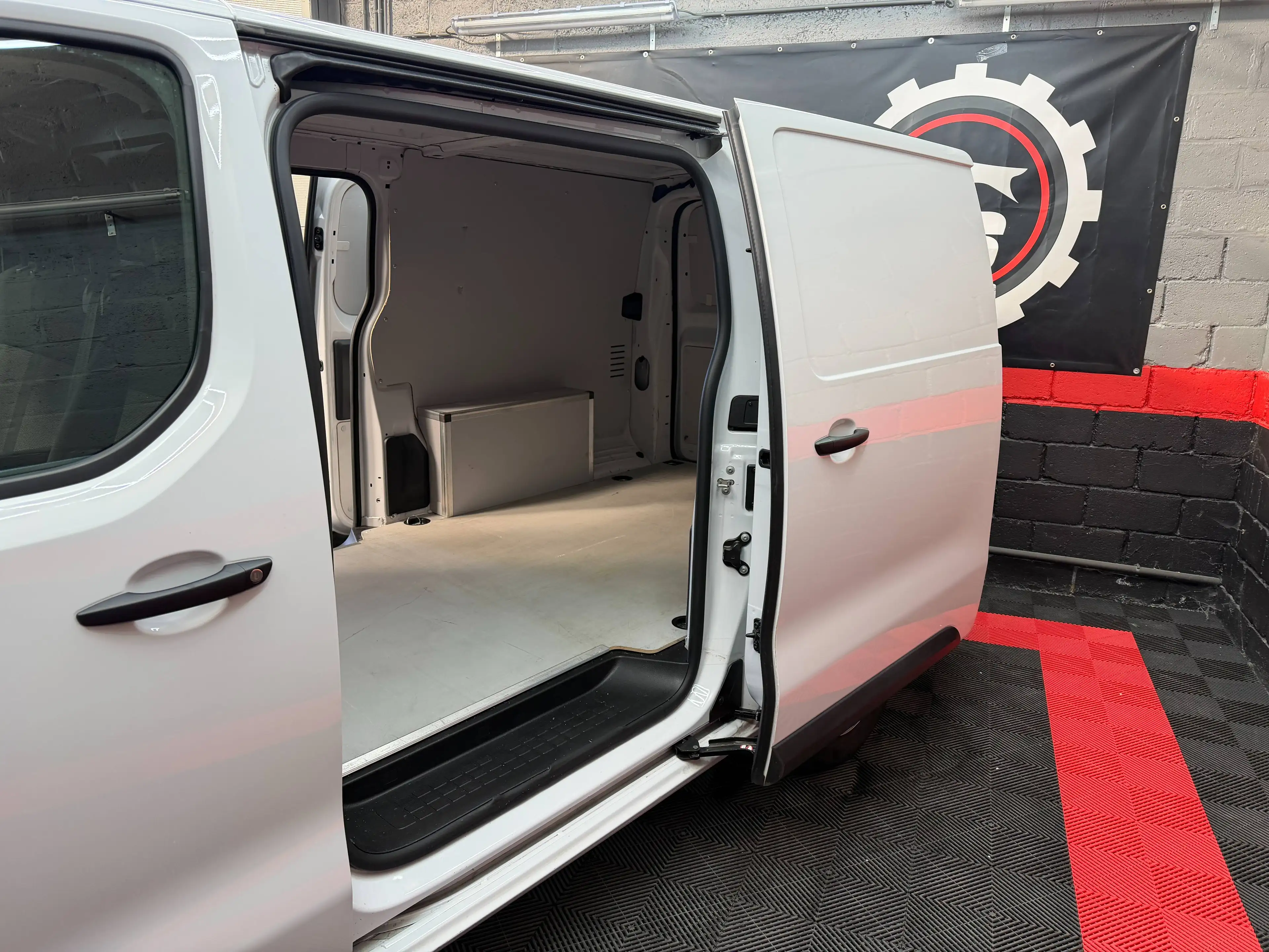 Peugeot Expert Expert 2.2 BlueHDi L3 Long Utility S/S — photo 7