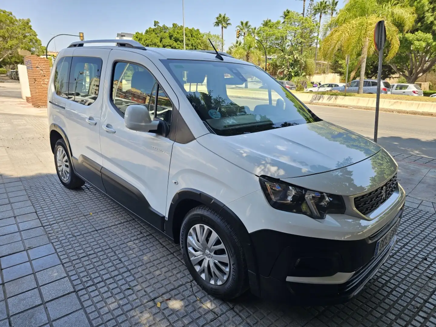Peugeot Rifter 1.5BlueHDi S&S Long Active NAV+ 100 Bianco - 1