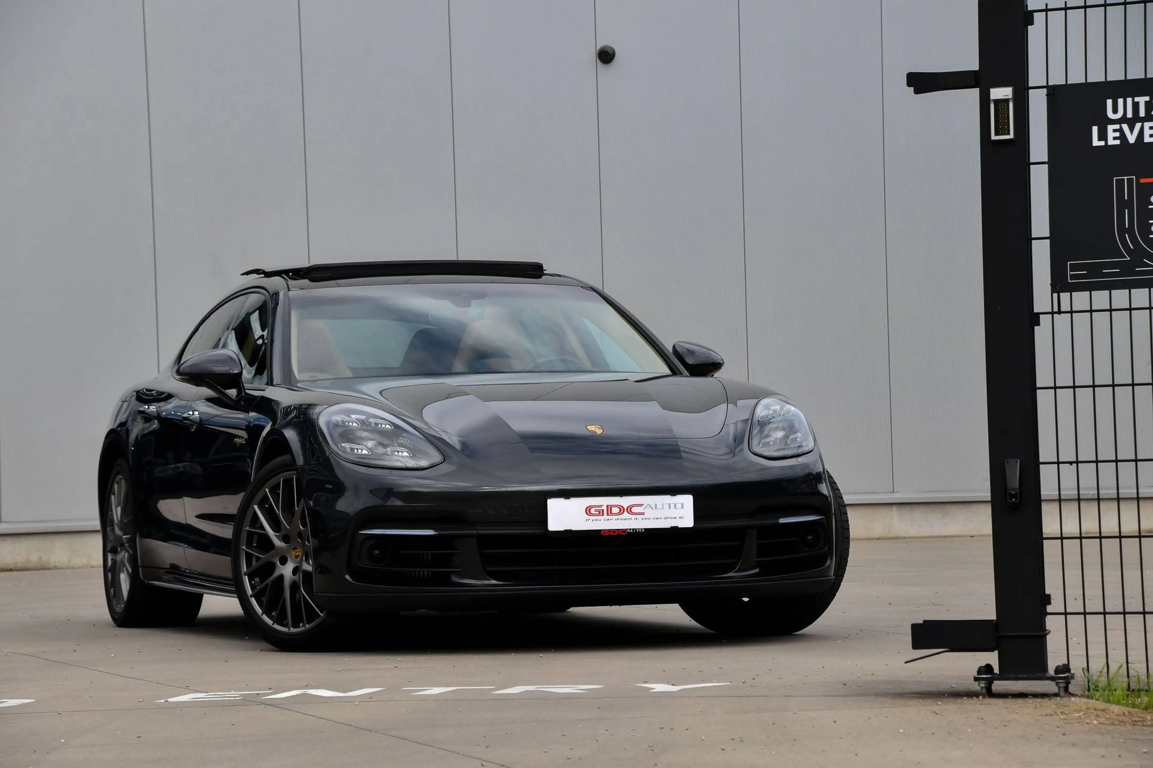 Porsche Panamera 4 e-Hybrid l Pano Dak l Luchtvering l Sportuitlaat — photo 10