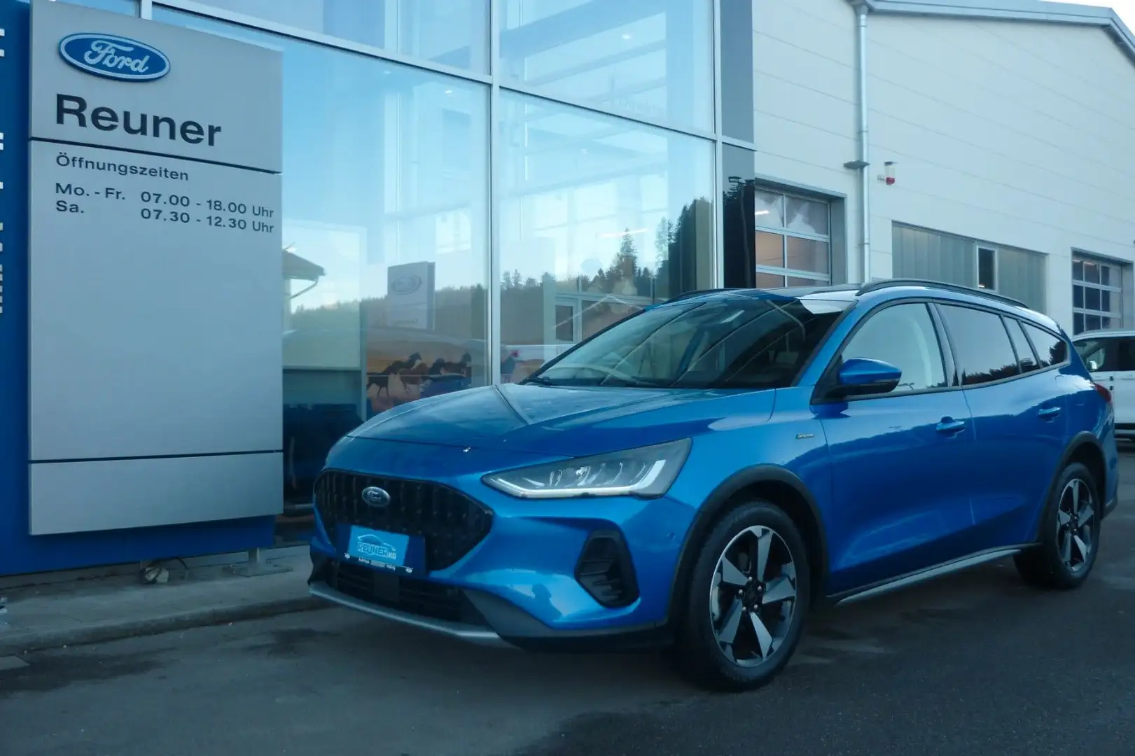 Ford Focus Turnier Active Blau - 1