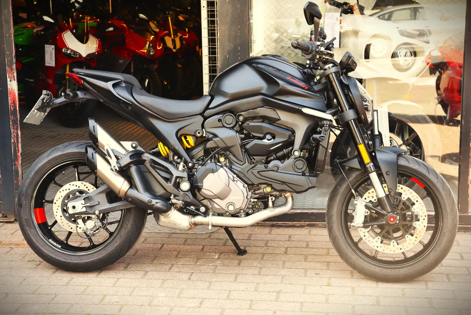 Ducati Monster 937 ***MOTO VERTE*** Noir - 2