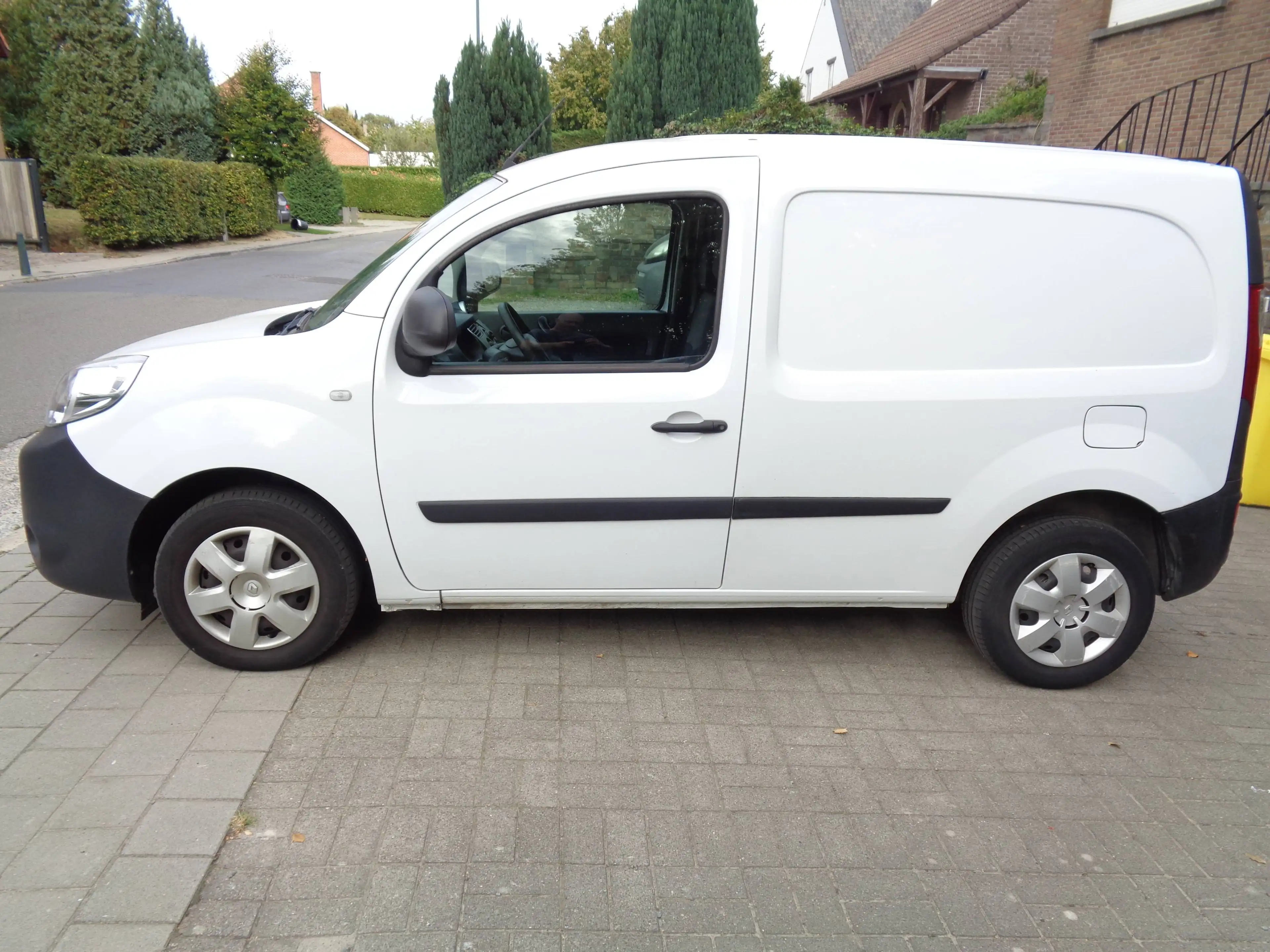 Renault Kangoo 3 places, Prêt immatriculer, LEZ bxl jusque 2030 *9.800+TVA* — photo 2