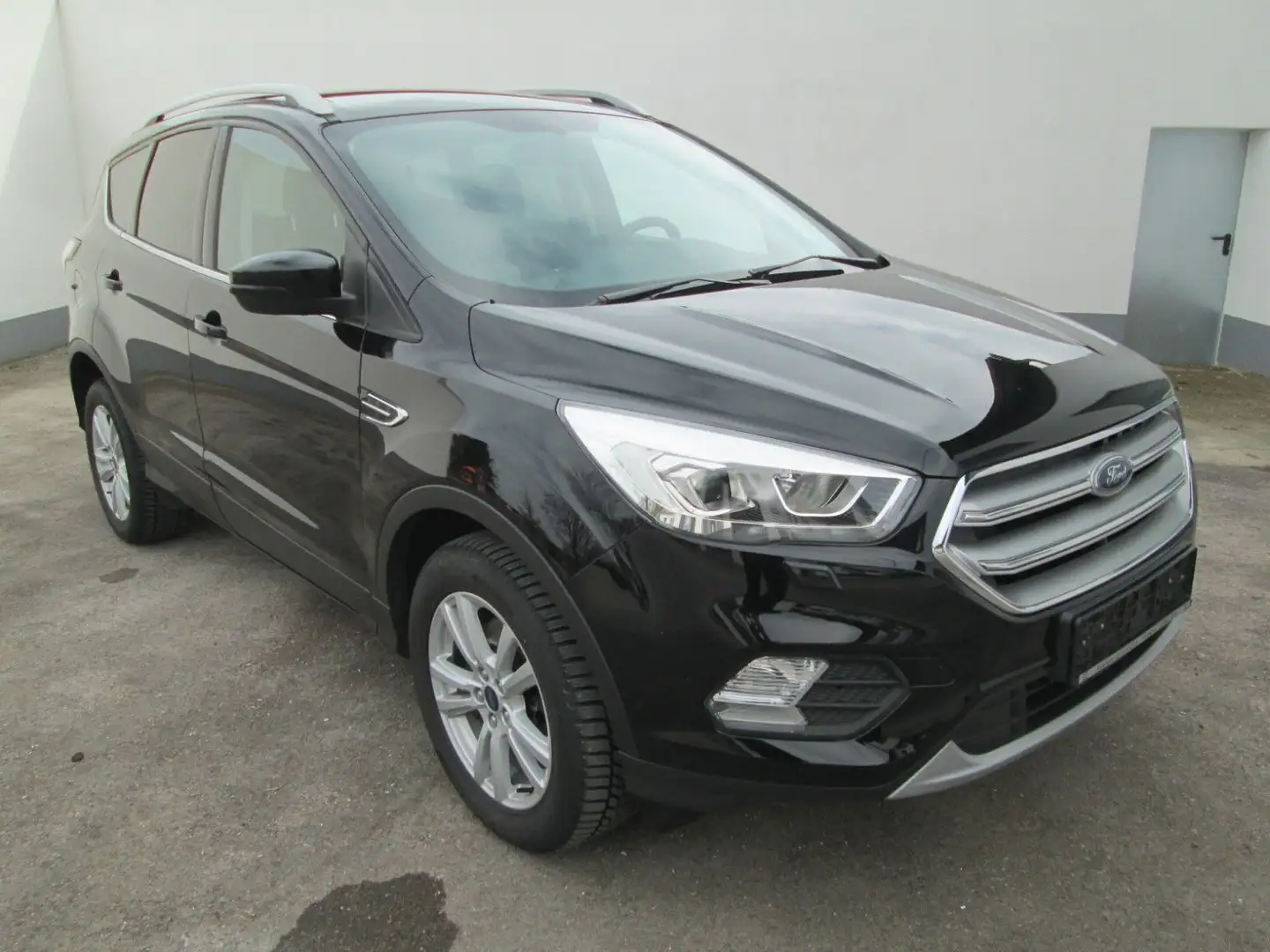 Ford Kuga Cool&Connect Schwarz - 1