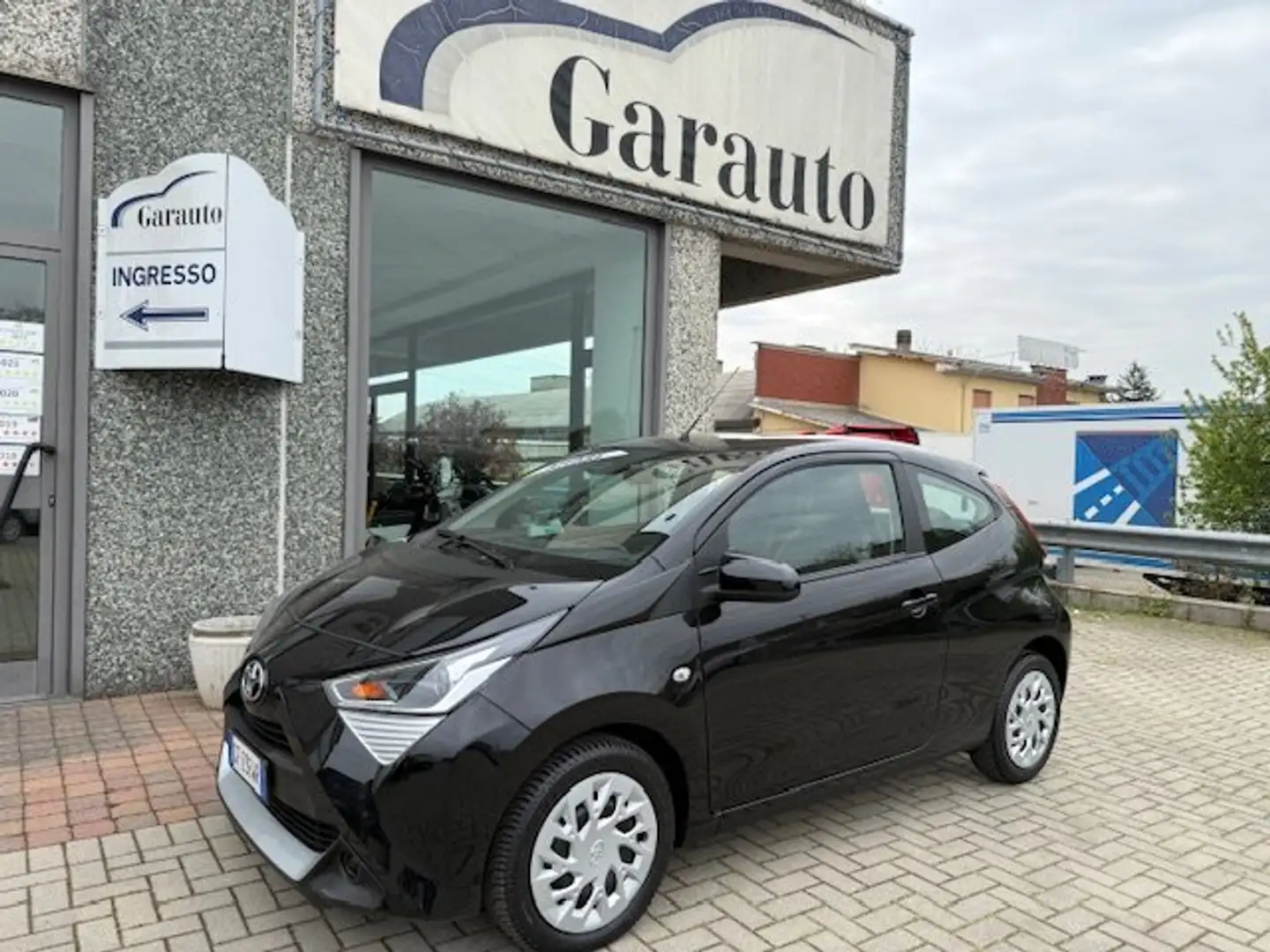 Toyota Aygo Aygo 3p KM 3600 1.0 x-CONNECT 72cv Schwarz - 1
