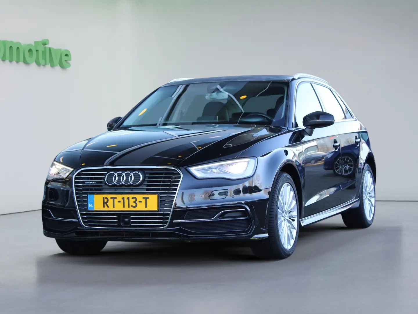 Audi A3 Sportback 1.4 e-tron PHEV Attraction Pro Line plus Zwart - 2