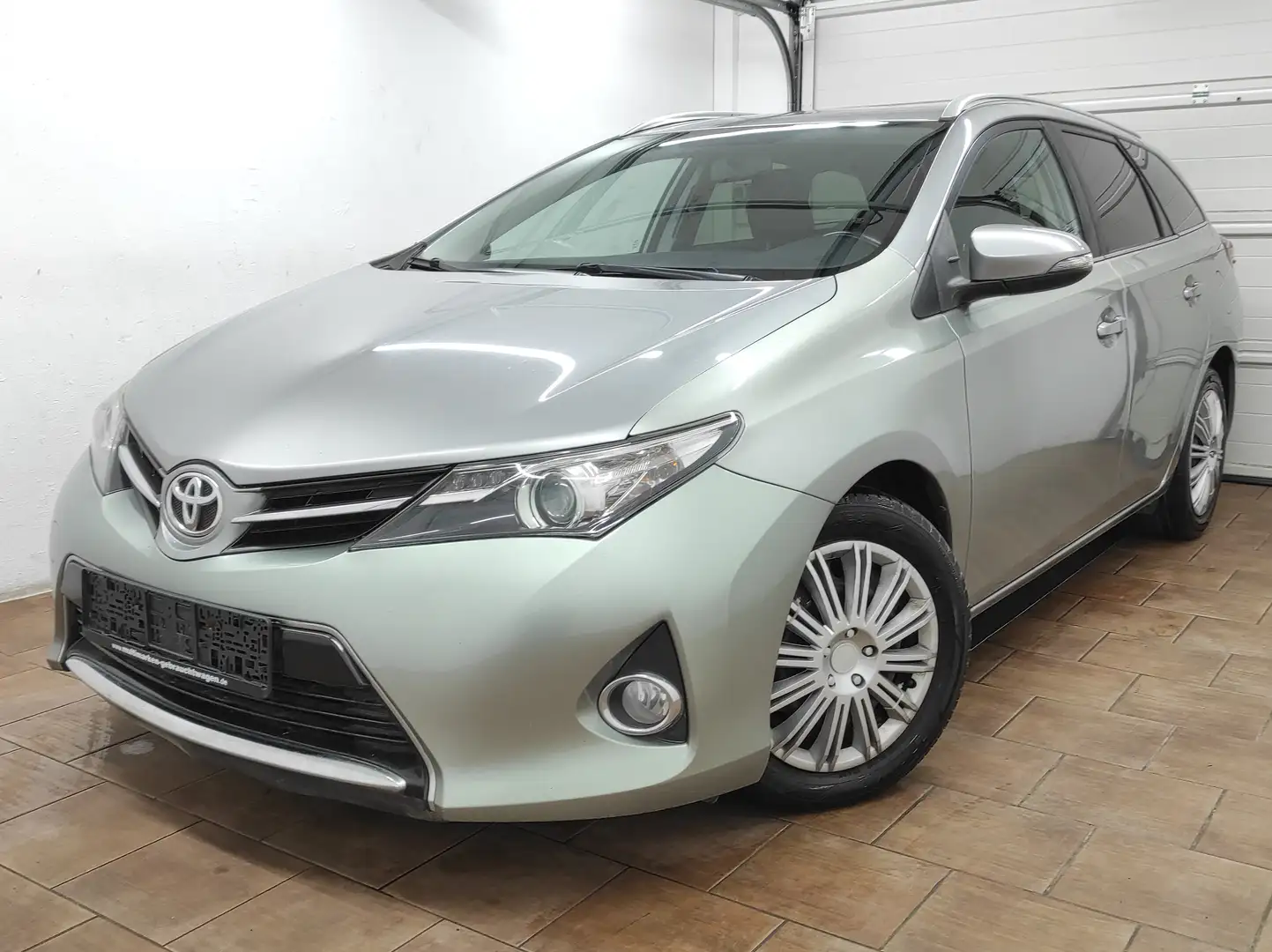 Toyota Auris TOURING 1.4 COOL EURO-5 KLIMA ESP SHZ SERVO LED ZV Gris - 1