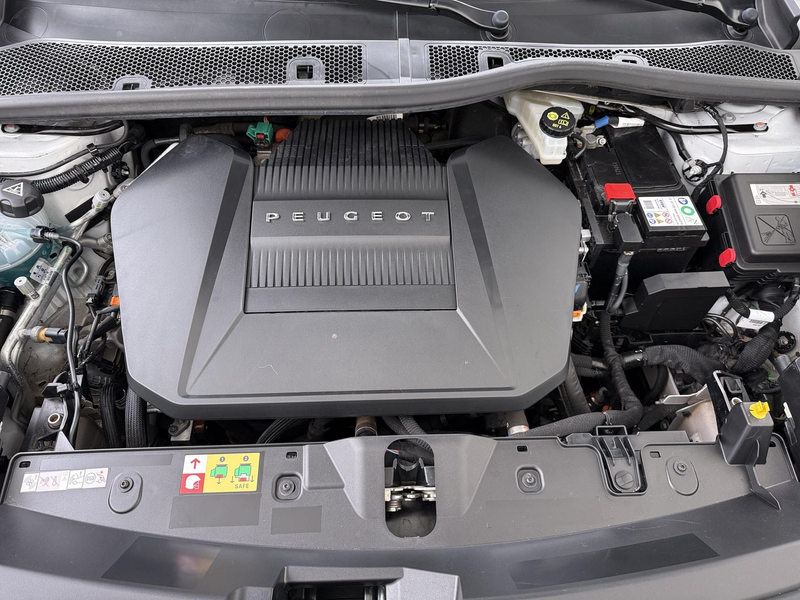 Peugeot e-2008 SUV GT Pack 50 kWh | Navigatie | Camera achter | P — photo 14