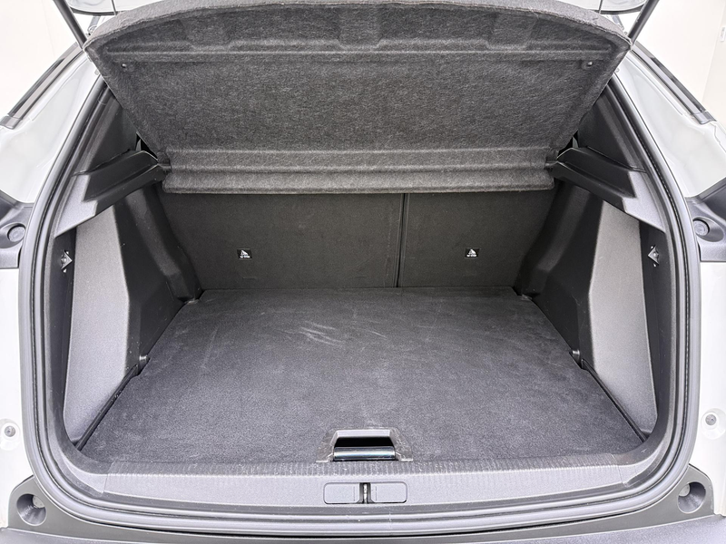 Peugeot e-2008 SUV GT Pack 50 kWh | Navigatie | Camera achter | P — photo 11