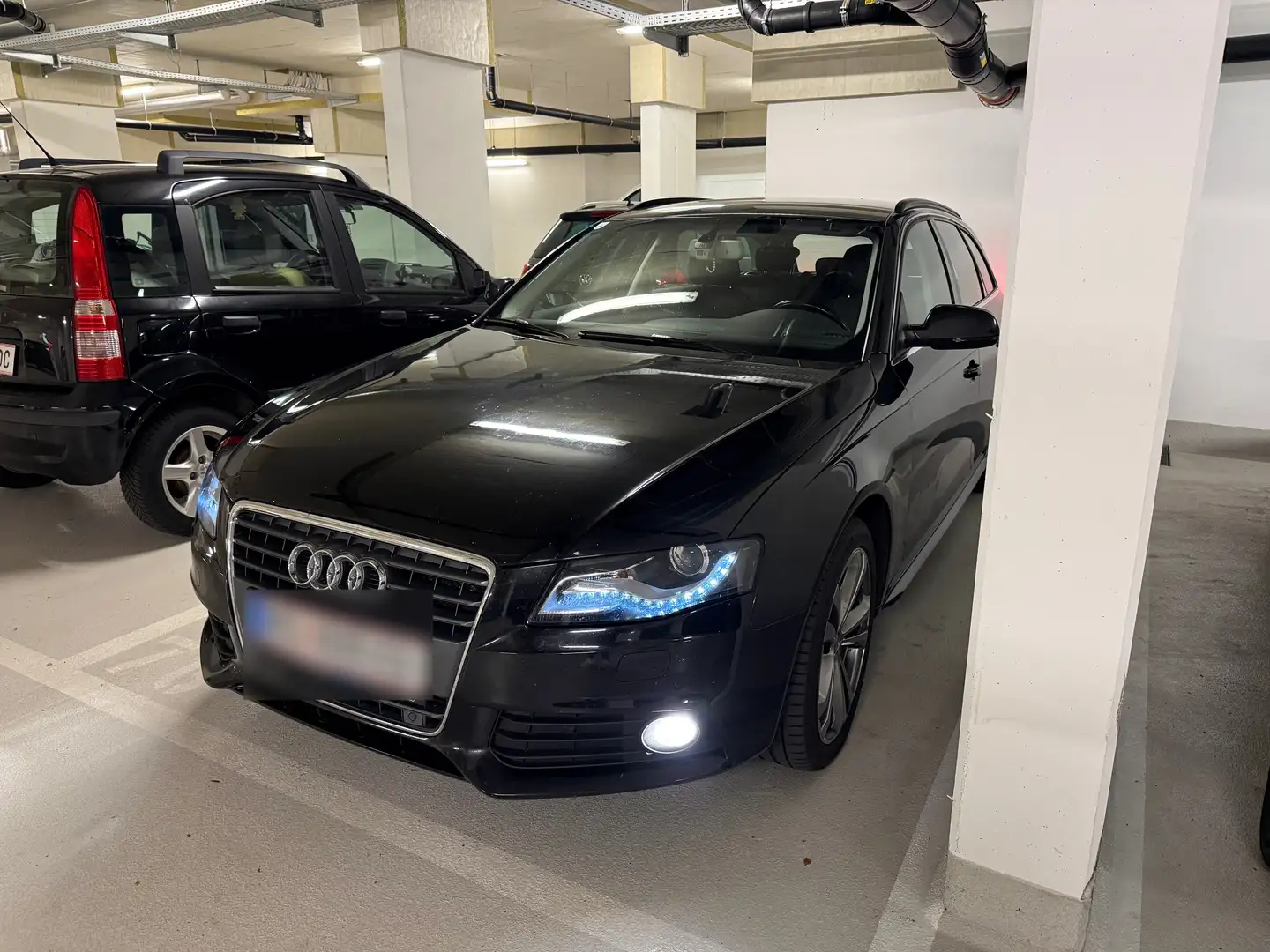 Audi A4 Audi A4 Avant 2,0 TDI DPF Jubiläumsmodell Kombi - 1