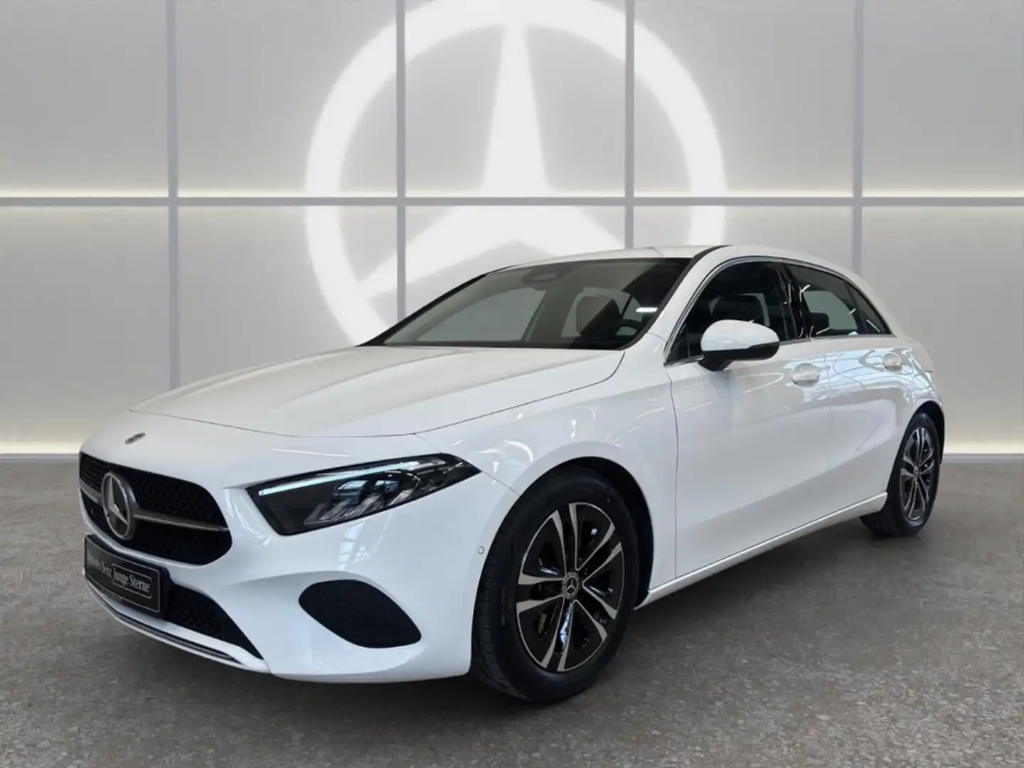 Mercedes-Benz A 180 PROGRESSIVE LINE ADVANCED RFK+NAVI-PRE+LED Weiß - 1