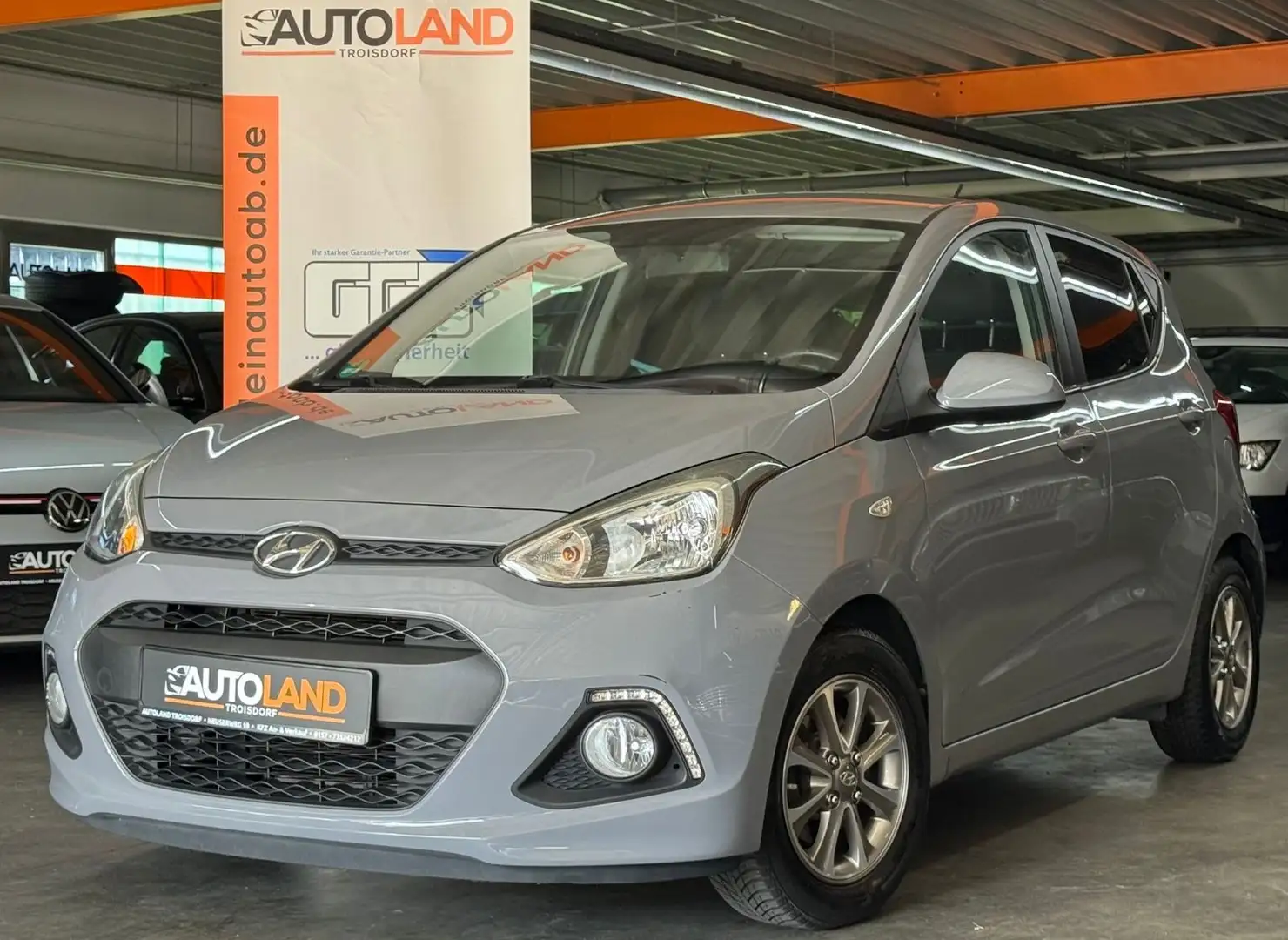 Hyundai i10 YES!*KLIMA*SITZ+LENKRADHZG*TEMPO*PDC* - 2