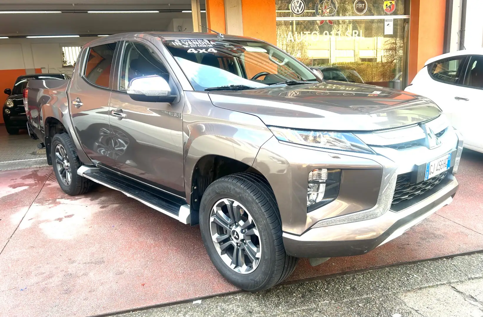 Mitsubishi L200 L200 d.cab 2.3d Intense 4wd 150cv Marrone - 2