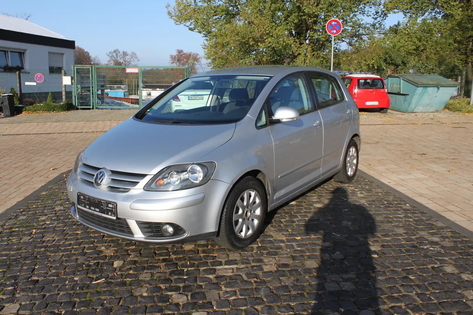 Volkswagen Golf Plus 1.6 FSI Trendline/Alu/Klima/110Tkm. Silber - 2