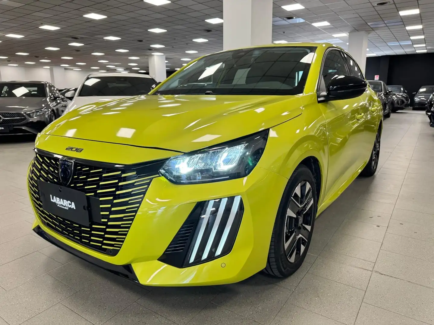 Peugeot 208 1.2 100cv Puretech Allure Geel - 2