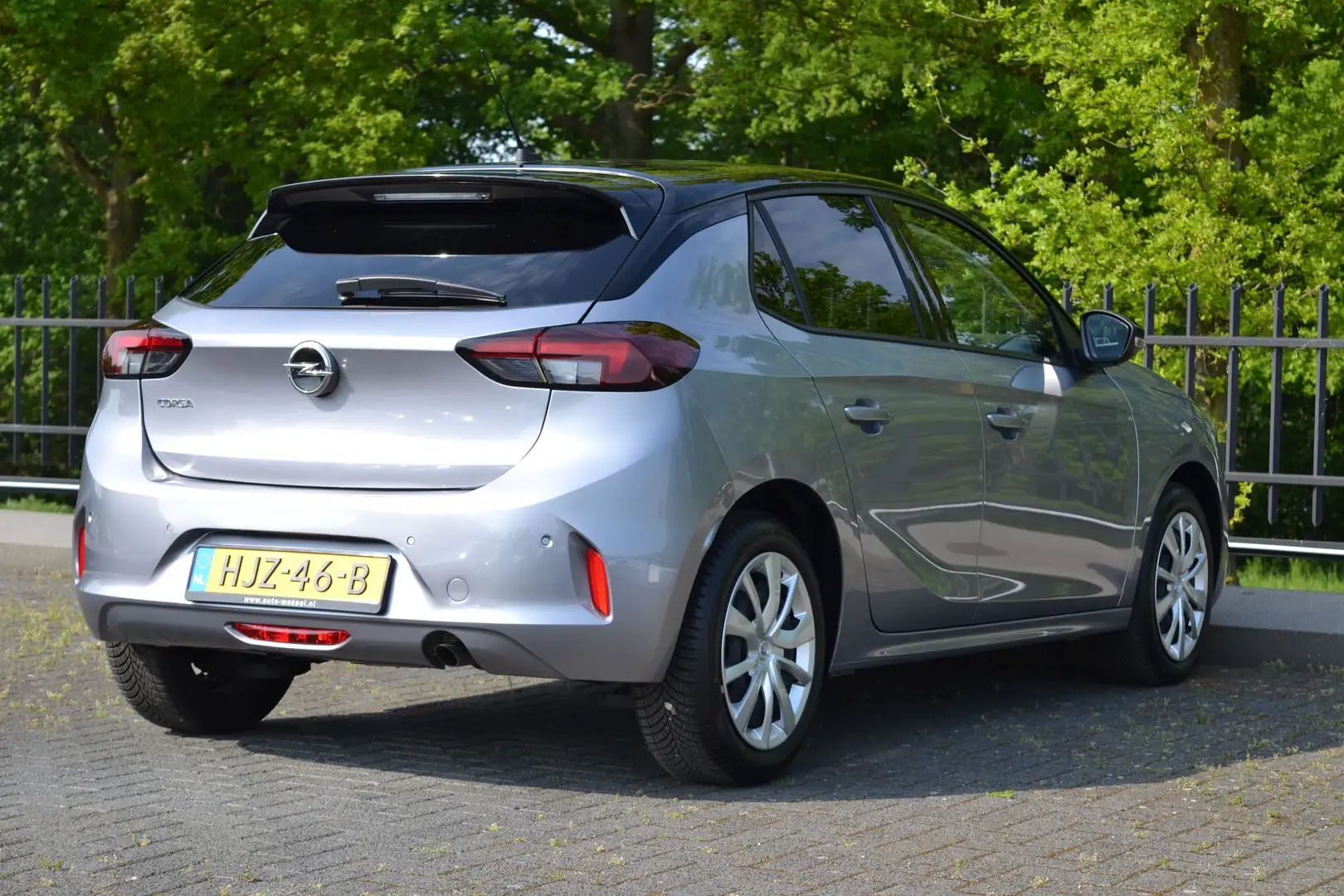 Opel Corsa 1.2 Edition Gris - 2