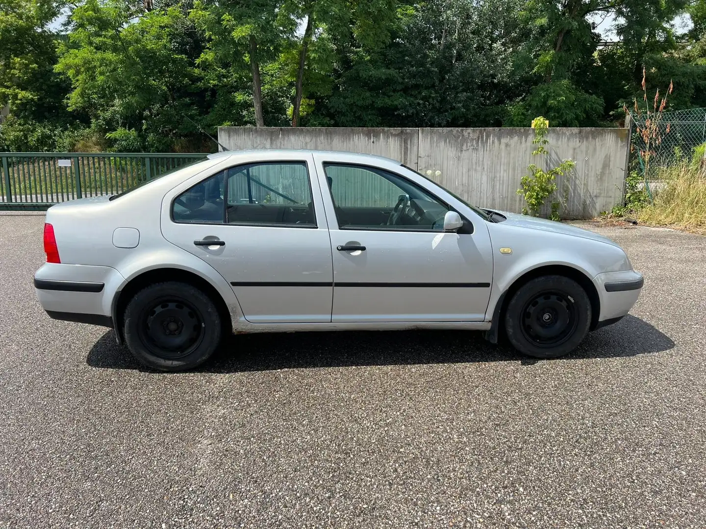 Volkswagen Bora 1,9 Comfortline TDI 4motion Plateado - 2