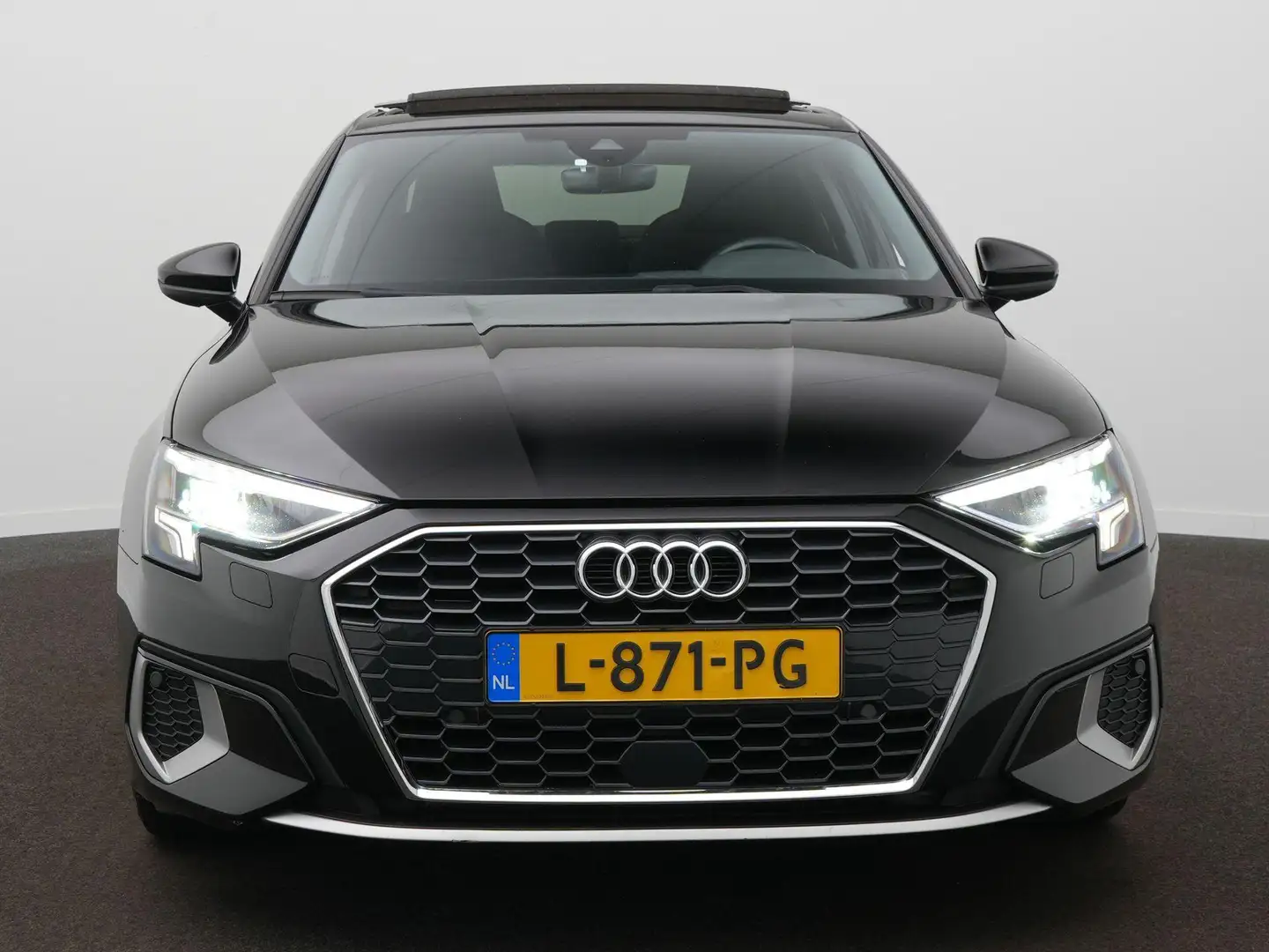Audi A3 Limousine 30 TFSI Business edition | Panodak | Cli Zwart - 2