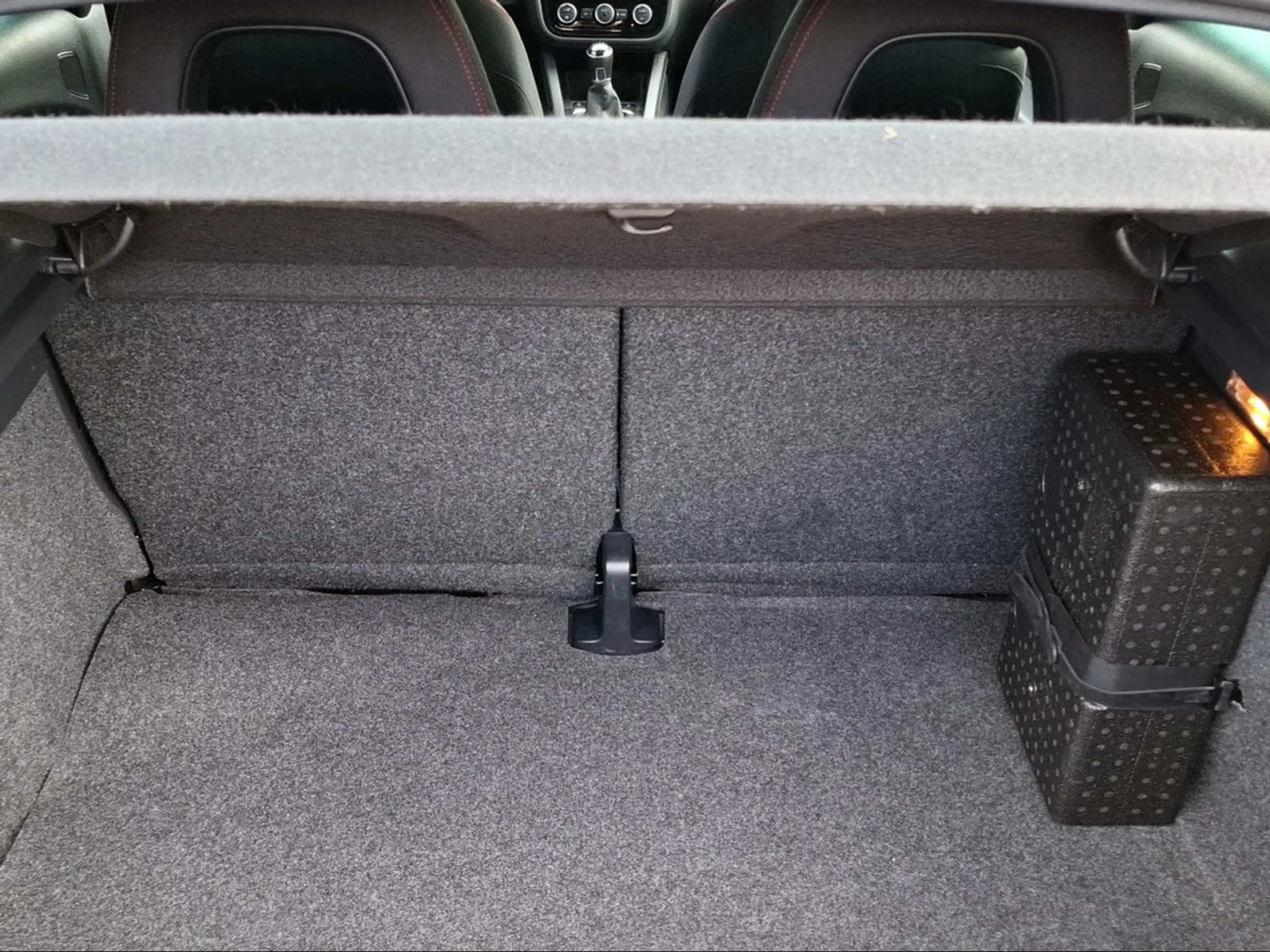 Volkswagen Scirocco 1.4 TSI SOUND SHZ+NAVI+APP+XENON Klima — photo 14