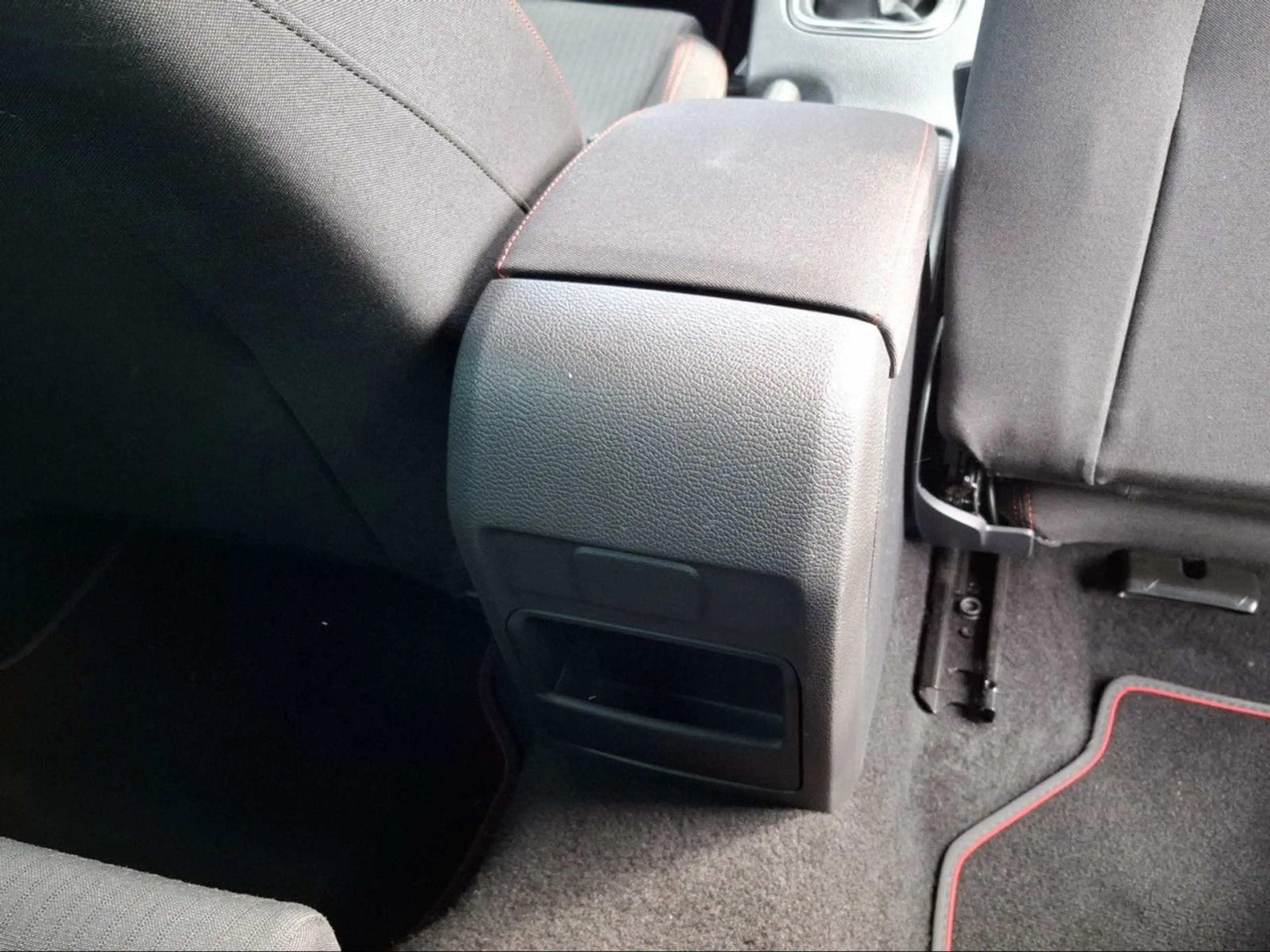 Volkswagen Scirocco 1.4 TSI SOUND SHZ+NAVI+APP+XENON Klima — photo 13