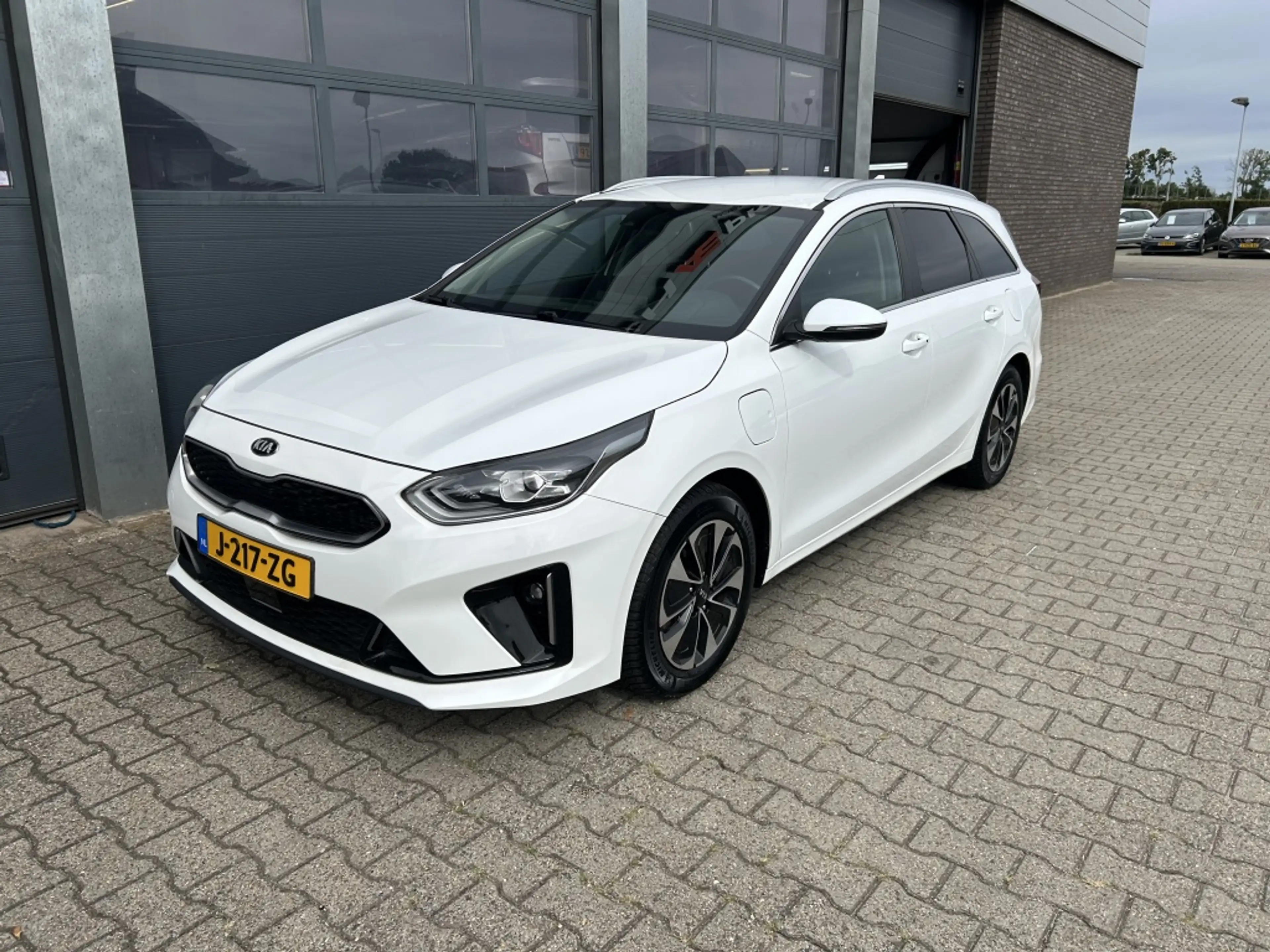 Kia Ceed SW / cee'd SW 1.6 GDI PHEV 141pk DCT6 DynamicPlusLine — photo 8